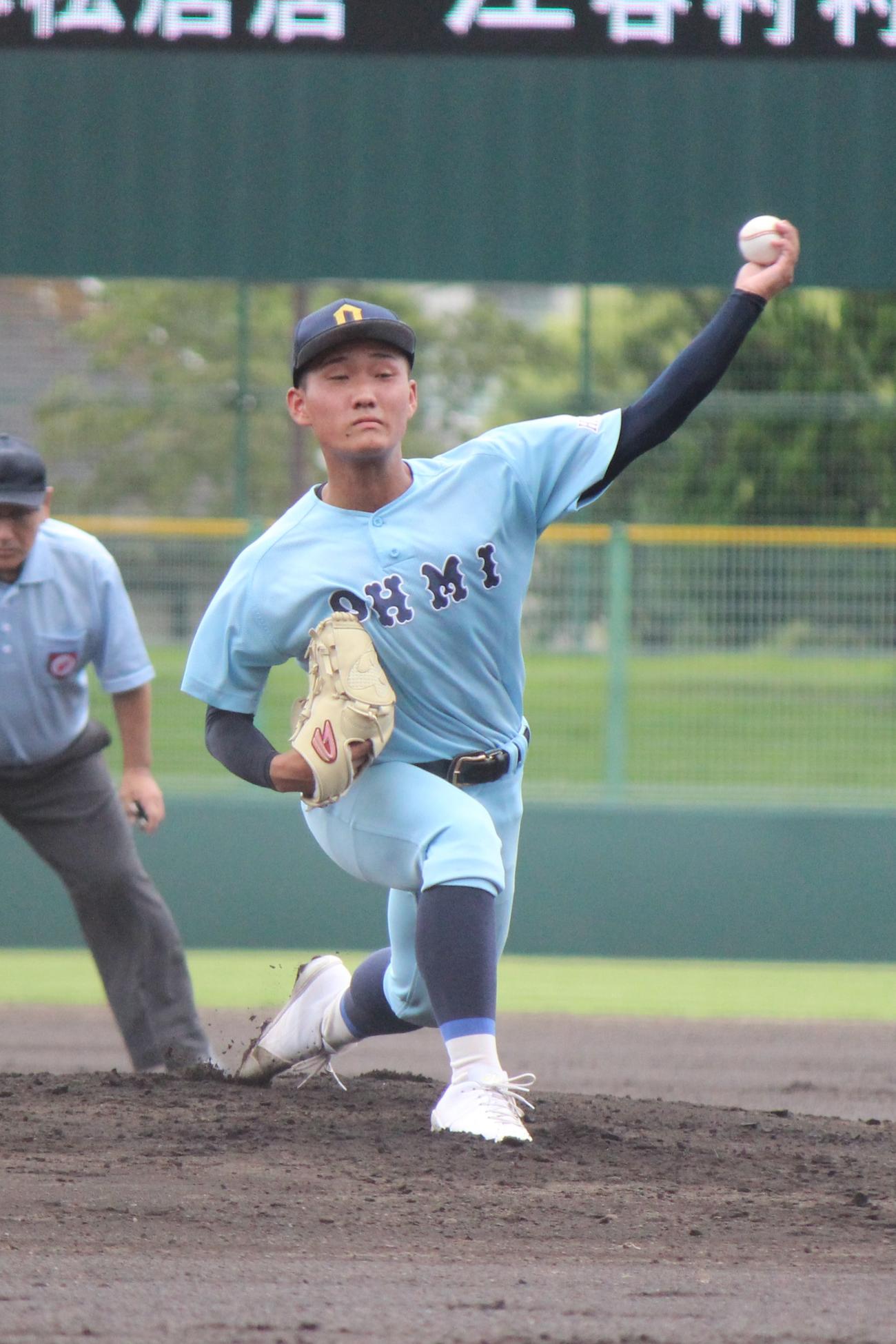 近江対伊香　近江の先発・河越（撮影・柏原誠）