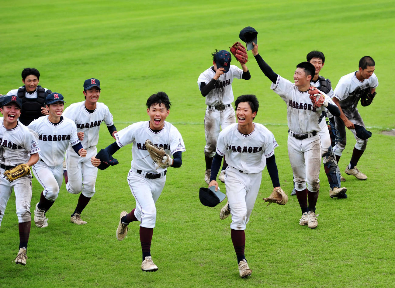 長岡対帝京長岡　感情を爆発させる長岡ナイン