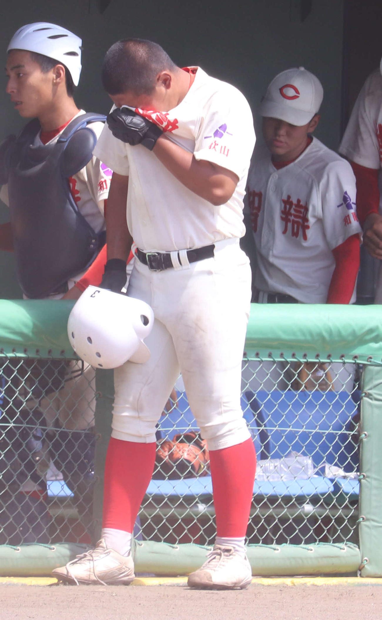高野山対智弁和歌山　初戦敗退で試合後も涙が止まらない智弁和歌山・中塚