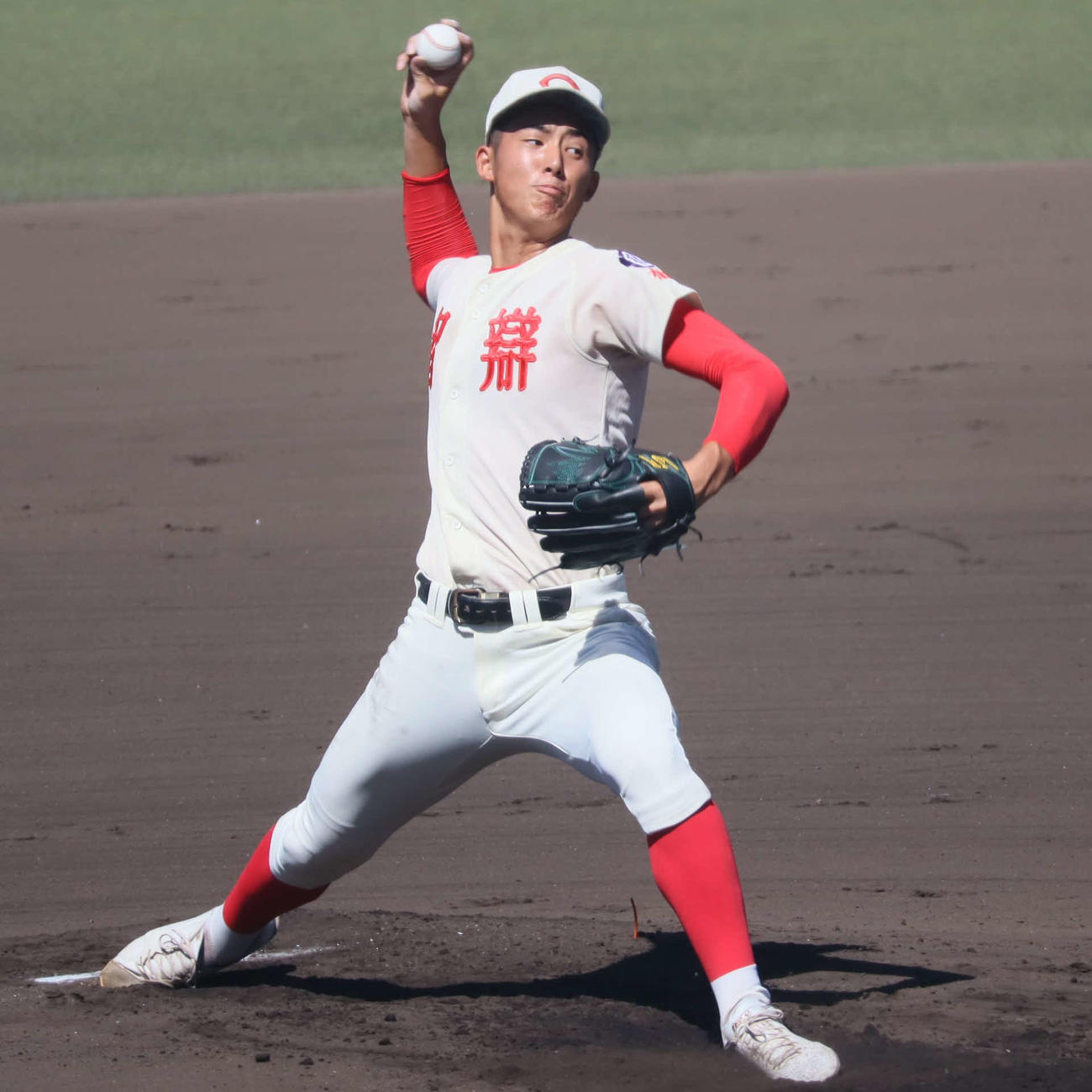 奈良大会　智弁学園対香芝　香芝戦で先発し、3回無失点と力投した智弁学園の青山（撮影・村松万里子）