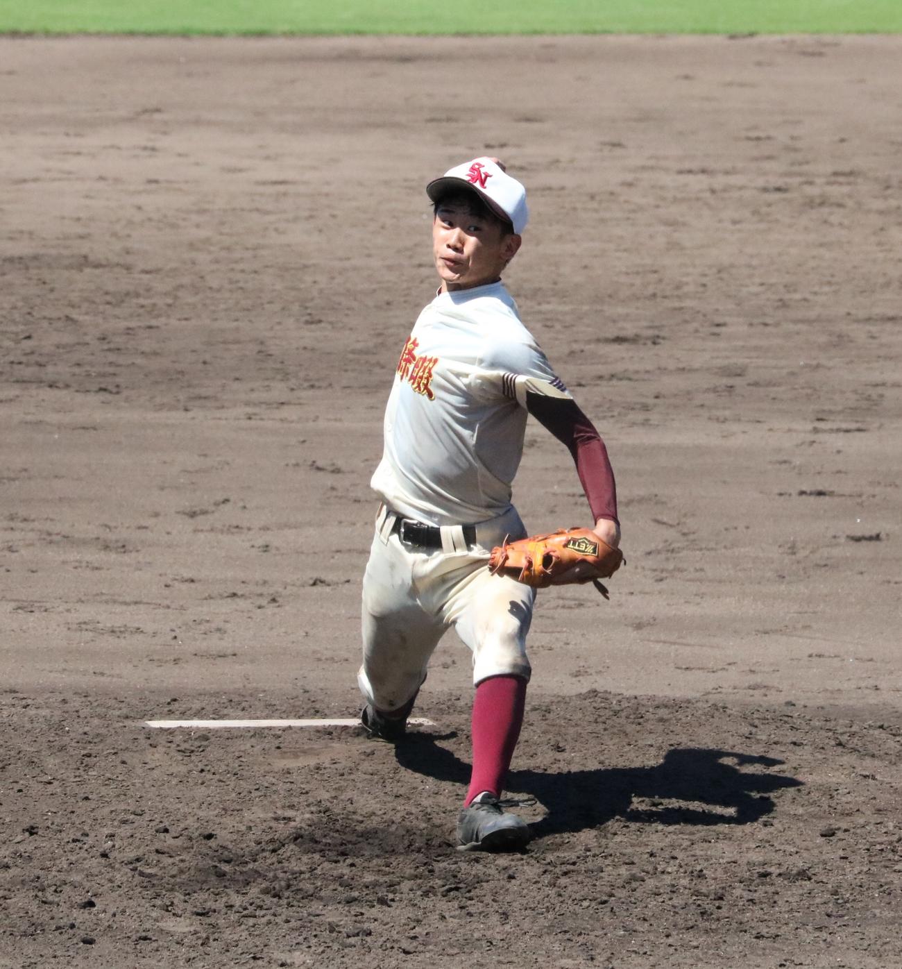 四條畷対三島　好リリーフだった四條畷の島応示郎投手（撮影・林亮佑）