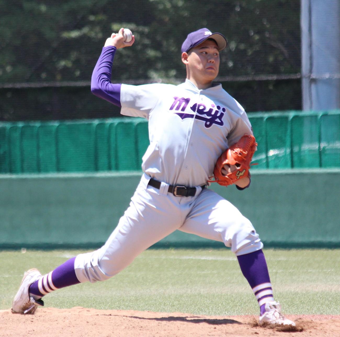 足立学園対明大中野　8回から2番手で登板した明大中野・中村（撮影・保坂恭子）