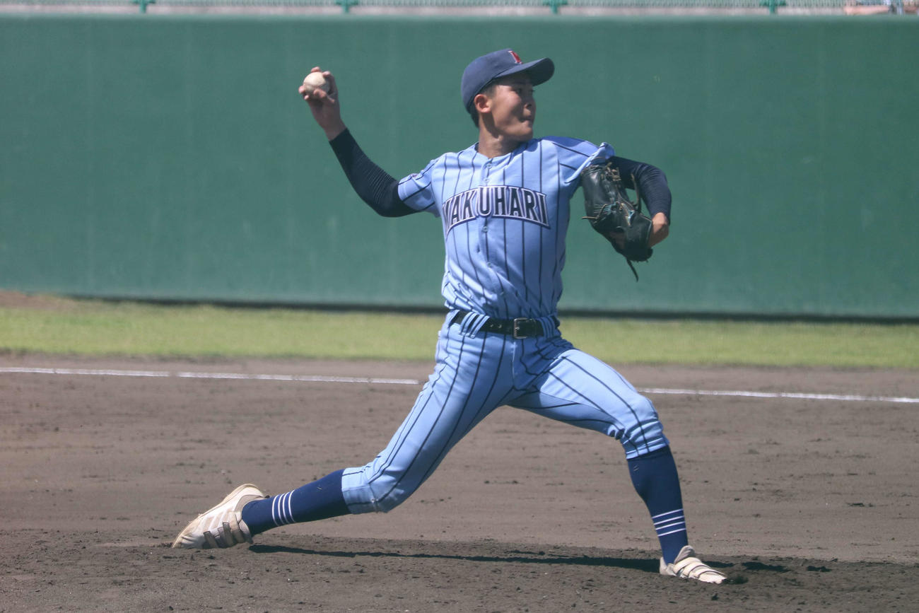 千葉経大付ー幕張総合　延長タイブレーク11回を投げ抜いた幕張総合の先発、早坂（撮影・保坂淑子）