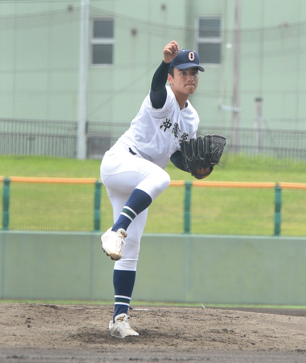 沖縄大会　沖縄尚学対日本ウェルネス　先発した沖縄尚学・東恩納（撮影・佐藤究）