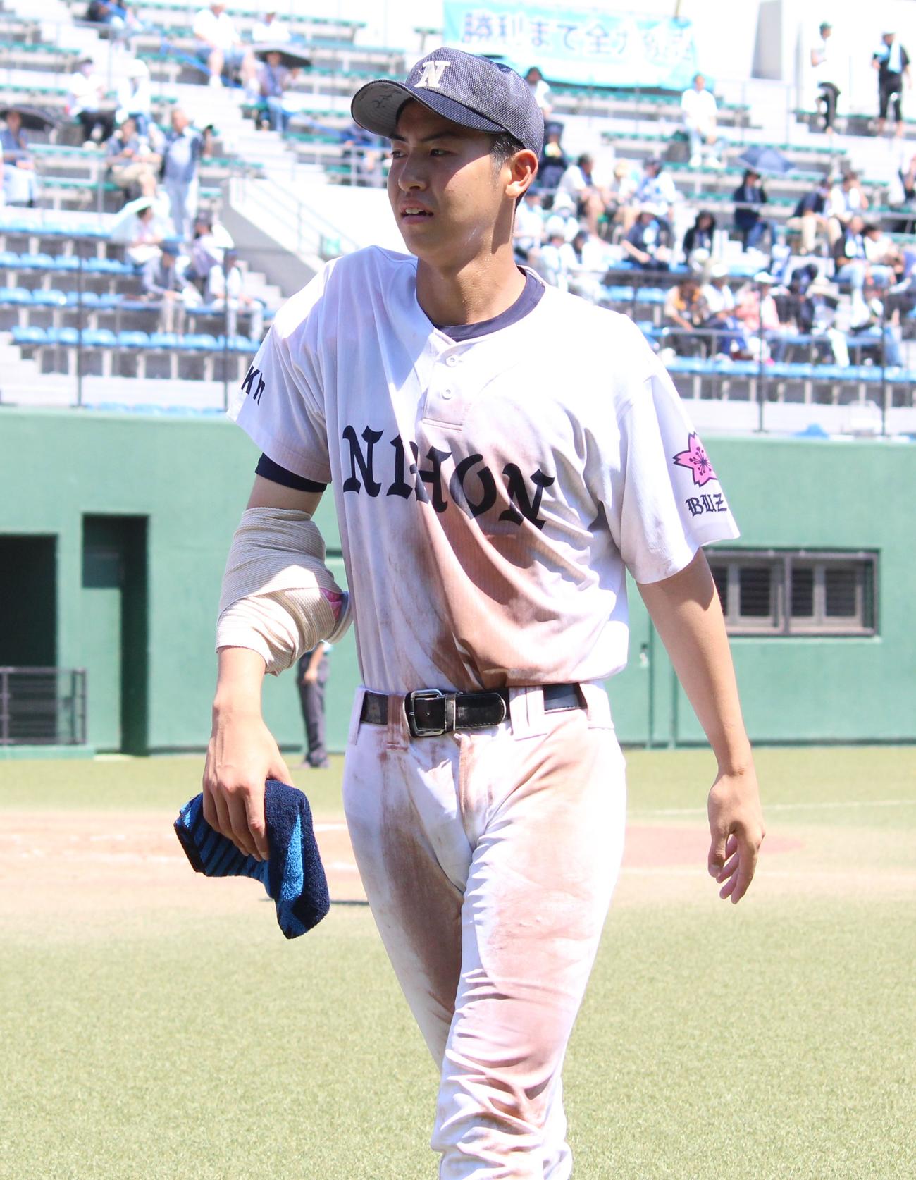 日本工大駒場対日大豊山　4回で降板した日大豊山・村井（撮影・保坂恭子）