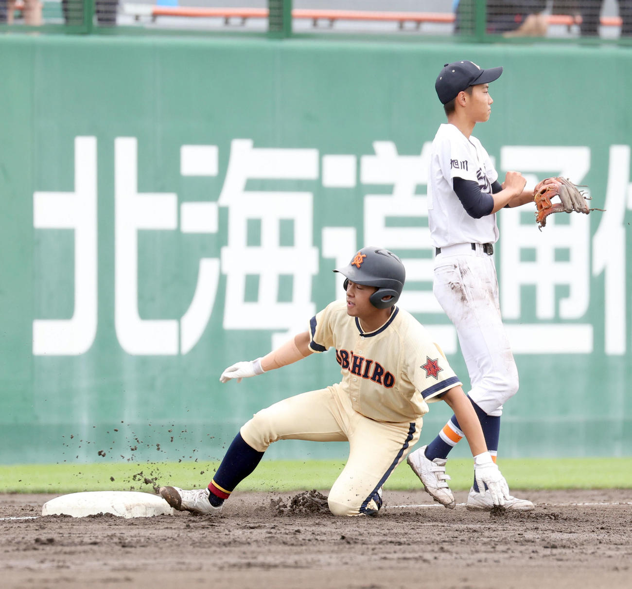 帯広農対旭川永嶺　3回表帯広農1死二塁、森本は適時三塁打を放つ（撮影・佐藤翔太）