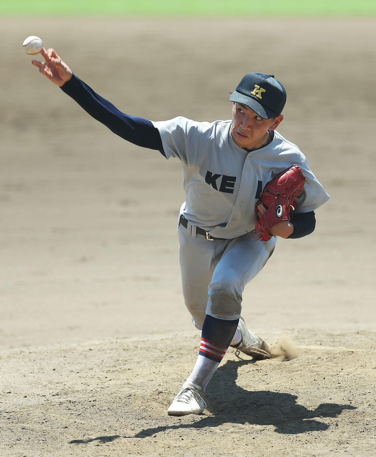 慶応対相模原　力投する慶応2年生エースの小宅（撮影・河田真司）