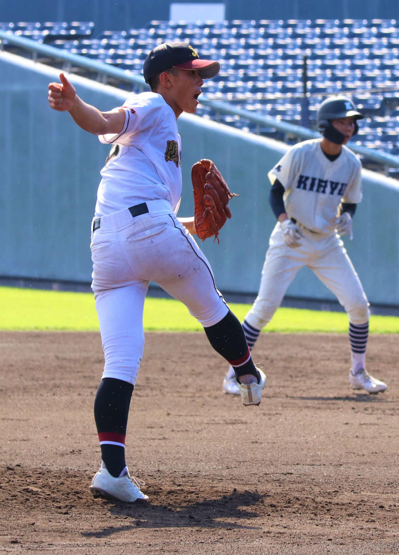 関東学園大付対桐生　1回裏桐生2死満塁、町田から見逃し三振を奪う関東学園大付・高橋主将（撮影・黒須亮）