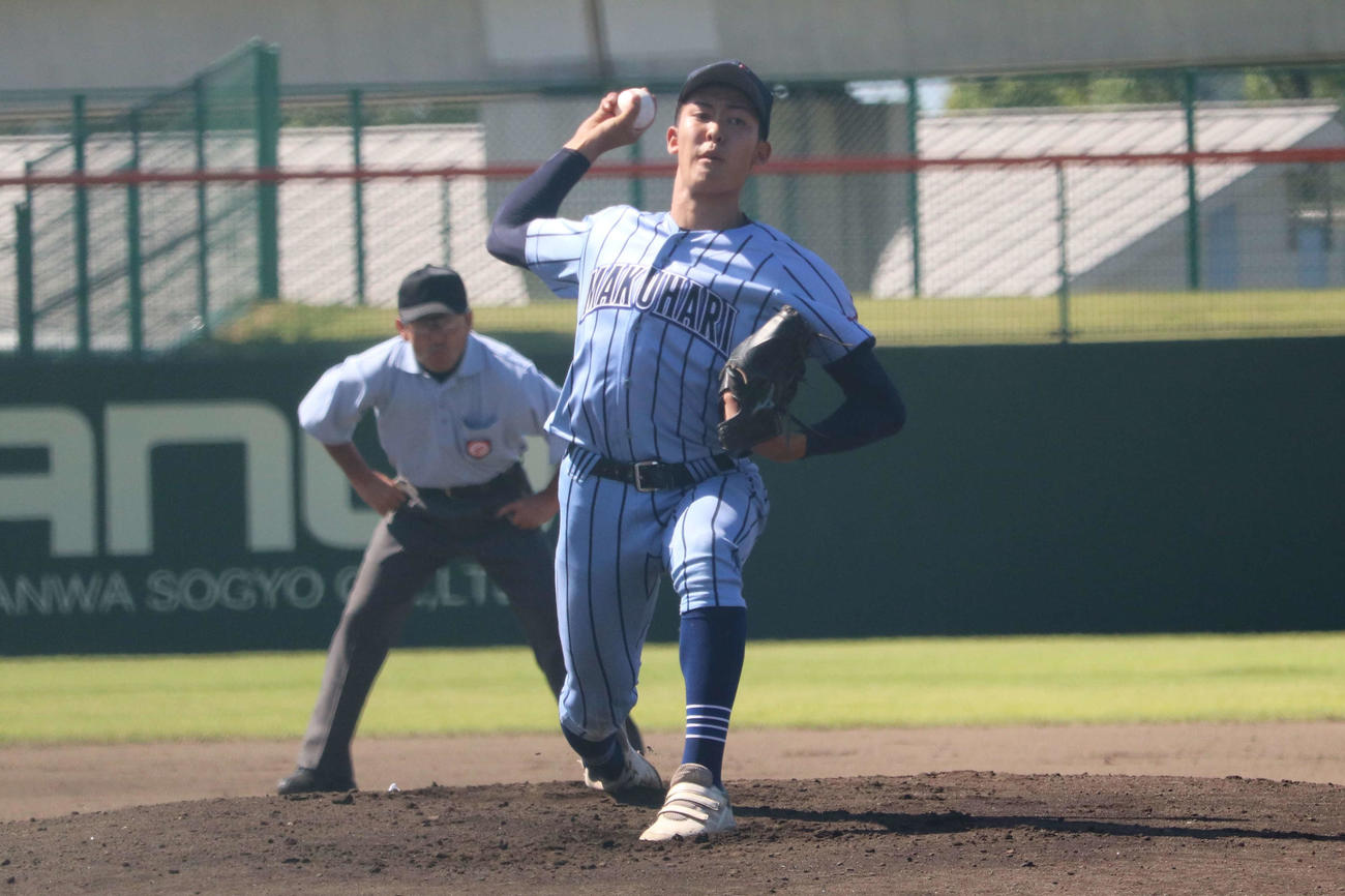 千葉経大付ー幕張総合　延長タイブレーク11回を投げ抜いた幕張総合の先発、早坂（撮影・保坂淑子）