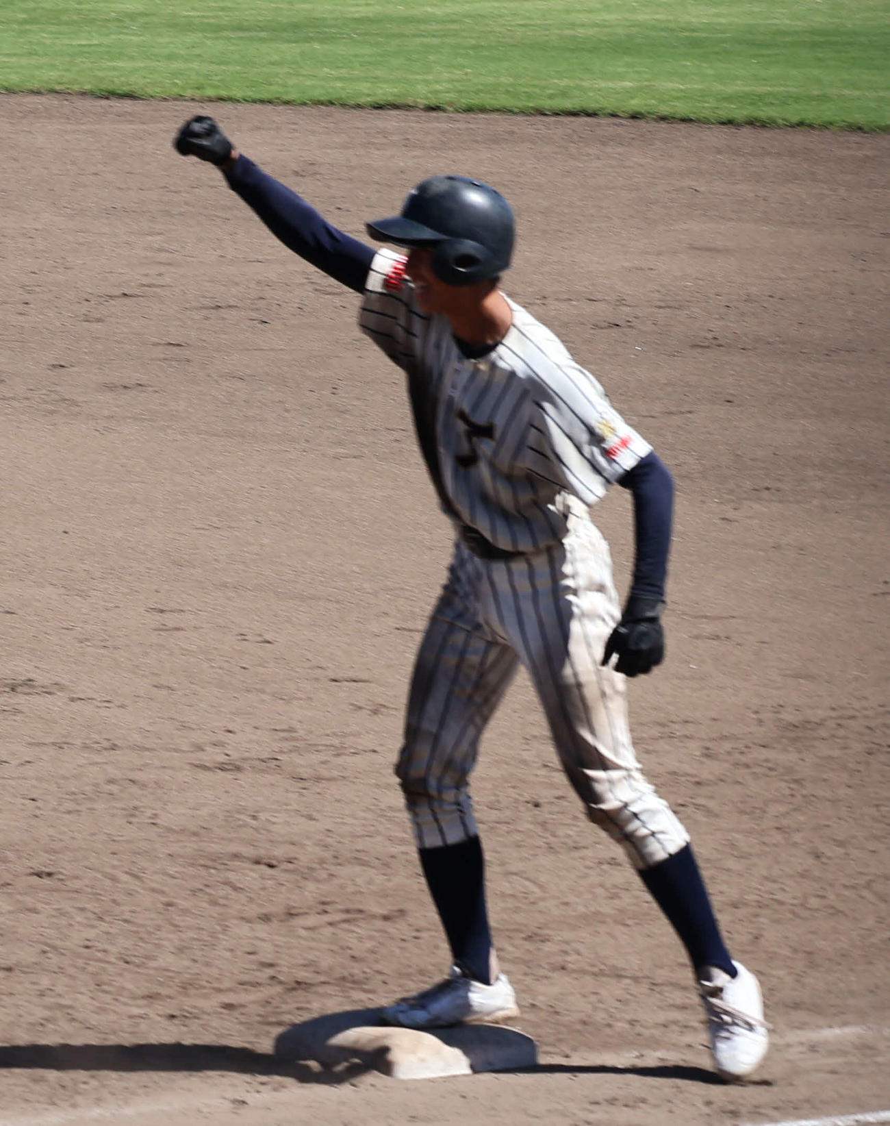 豊岡総合対西宮今津　7回、適時打を放ちガッツポーズする豊岡総合・下垣（撮影・原田竣矢）