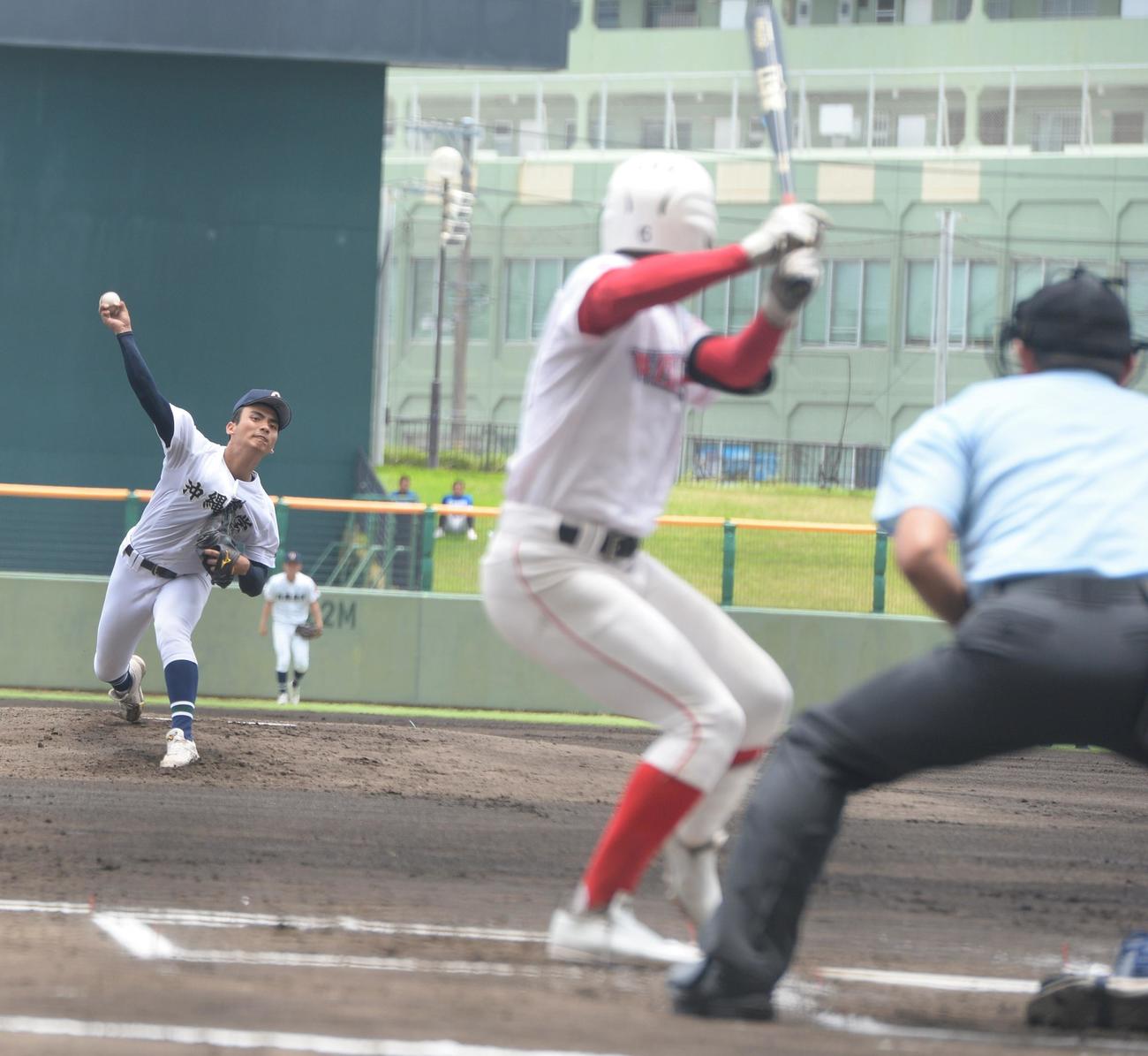 沖縄大会　沖縄尚学対日本ウェルネス　先発した沖縄尚学・東恩納（撮影・佐藤究）