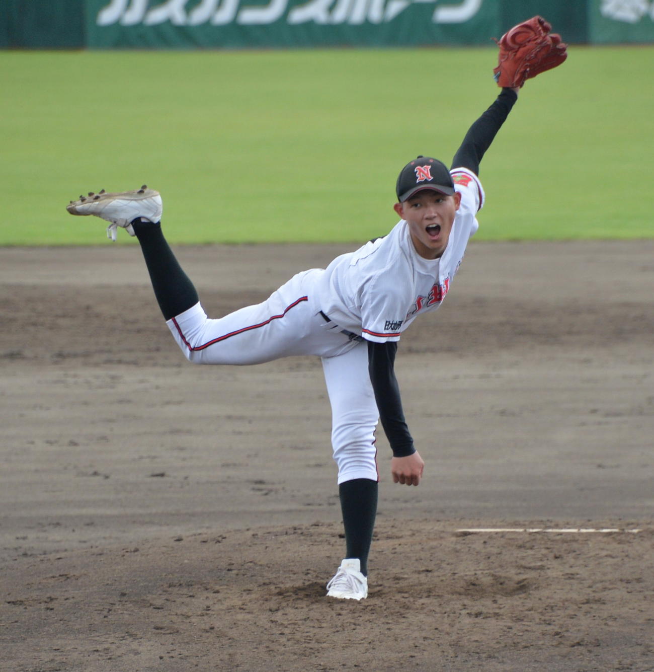 8回9安打1失点と粘投した日大山形・菅井