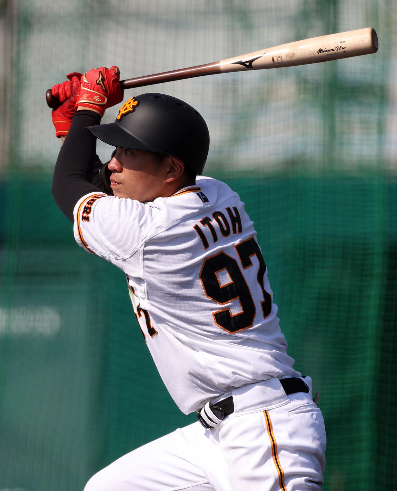 シート打撃で打席に入る巨人伊藤海斗（2021年2月撮影）