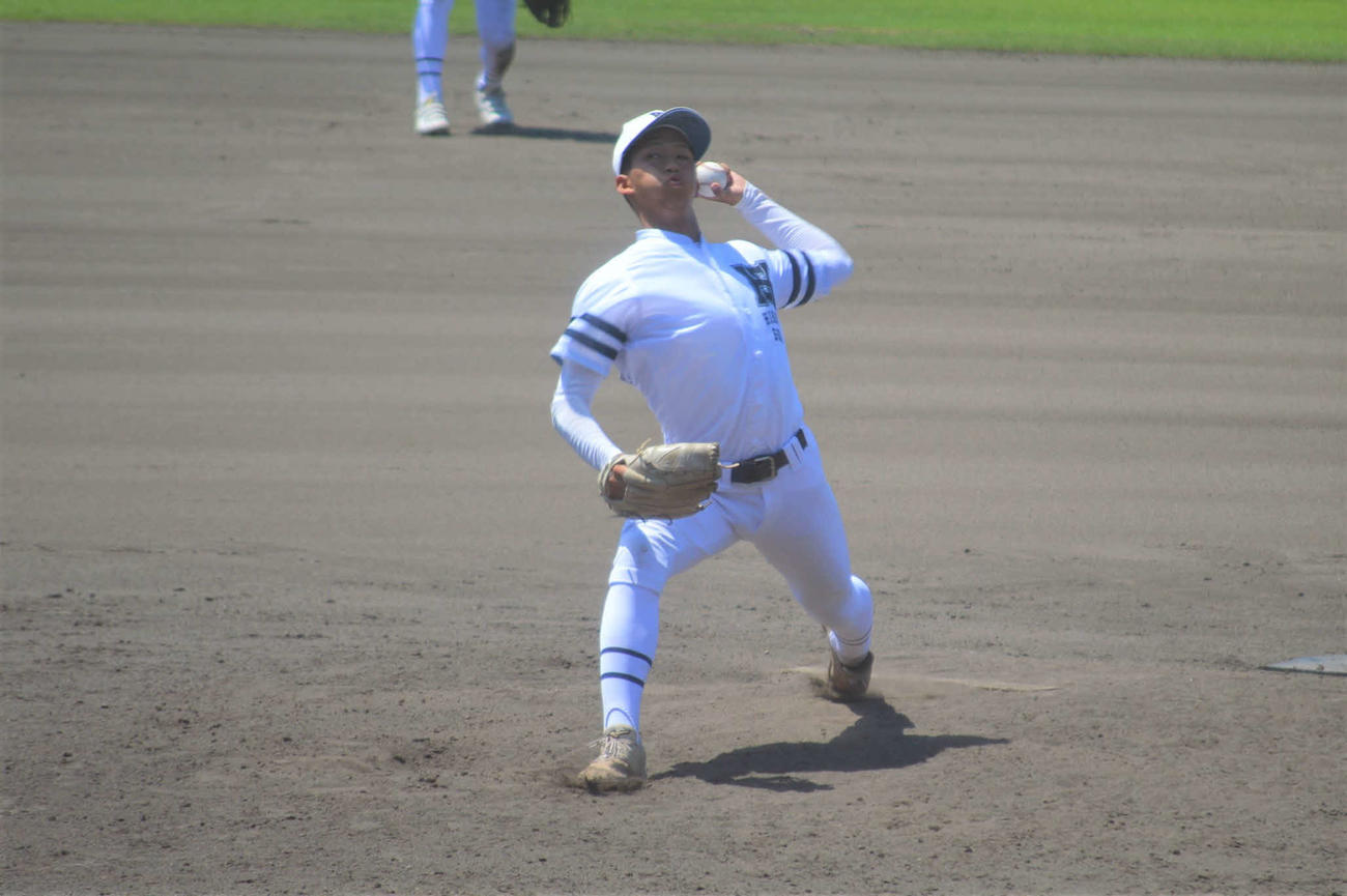 滋賀大会　彦根総合対瀬田工　2番手で登板し、パーフェクトピッチングを見せた彦根総合・野下（撮影・藤本真育）