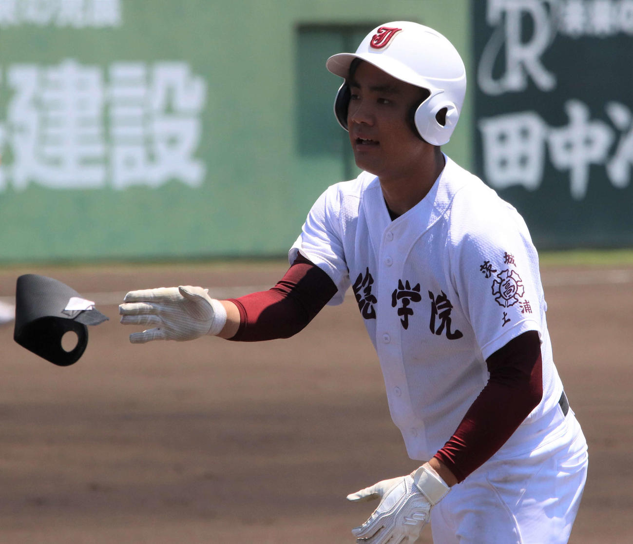 常総学院対下妻二　6回表1死一、二塁、中前打を放った常総学院・川上（撮影・村山玄）