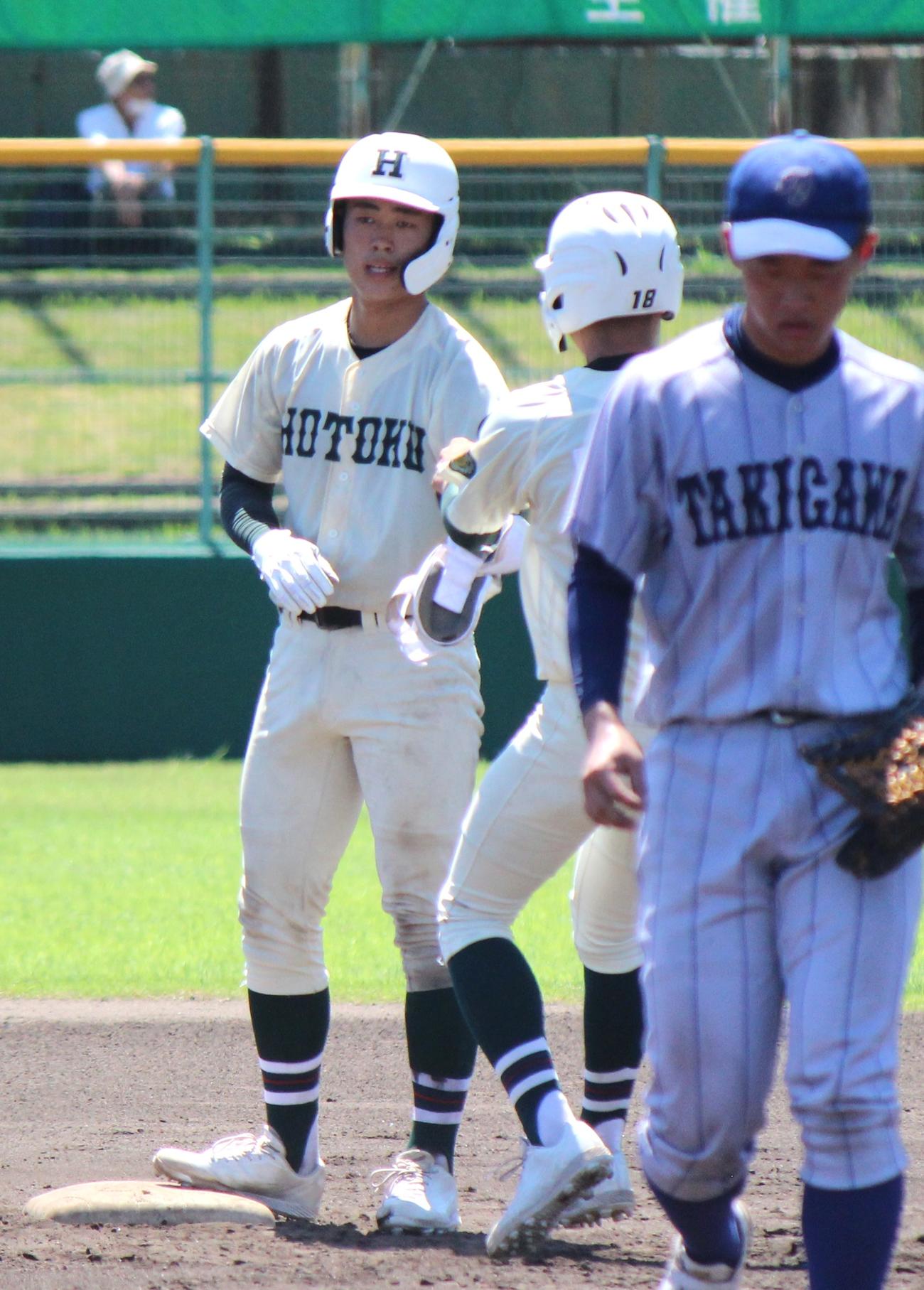 報徳学園対滝川　2回、適時打を放った報徳学園・堀（撮影・柏原誠）