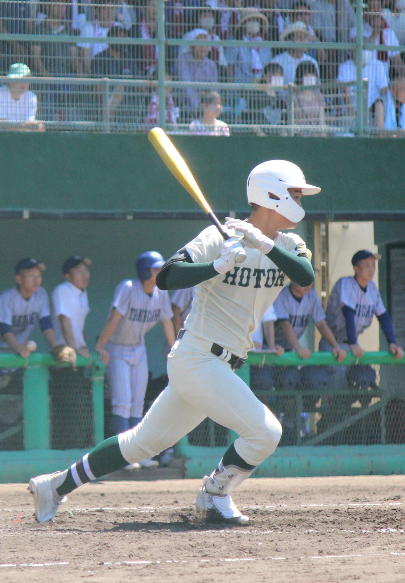 報徳学園対滝川　2回、適時打を放つ報徳学園・辻田剛暉（撮影・柏原誠）