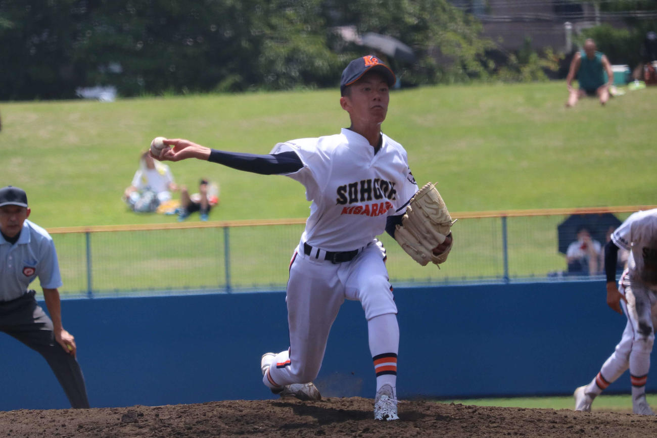学館船橋ー木更津総合　7回2／3を投げ8安打3失点の木更津総合、先発の石沢（撮影・保坂淑子）