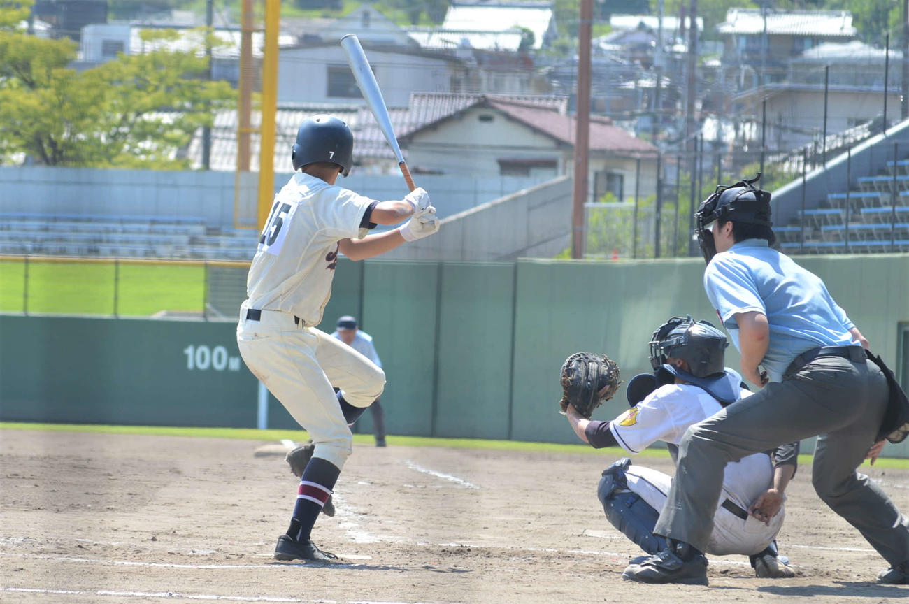 滋賀大会　堅田対八幡　9回にサヨナラ安打を放った1年生の堅田・辻田（撮影・藤本真育）