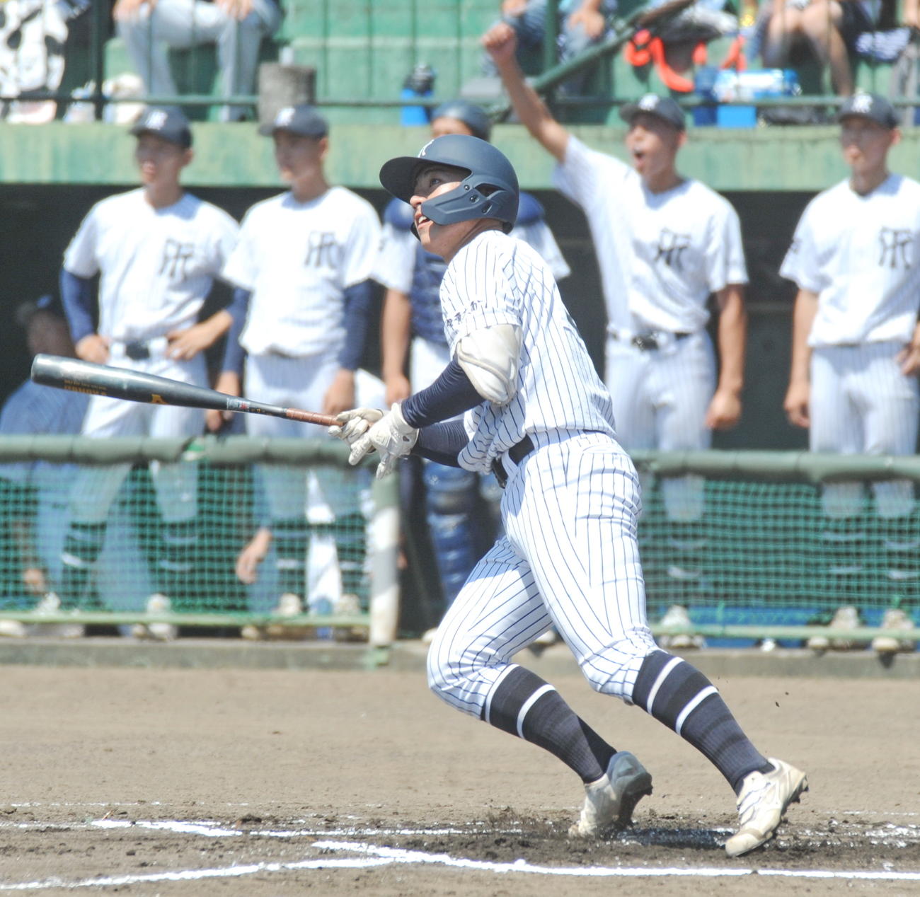 1回表に満塁本塁打を放つ常葉大菊川・佐藤　　　　