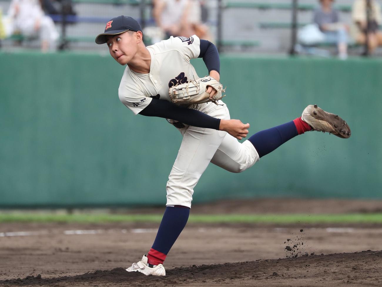 北照対駒大苫小牧　6回から登板の北照・上川（撮影・黒川智章）