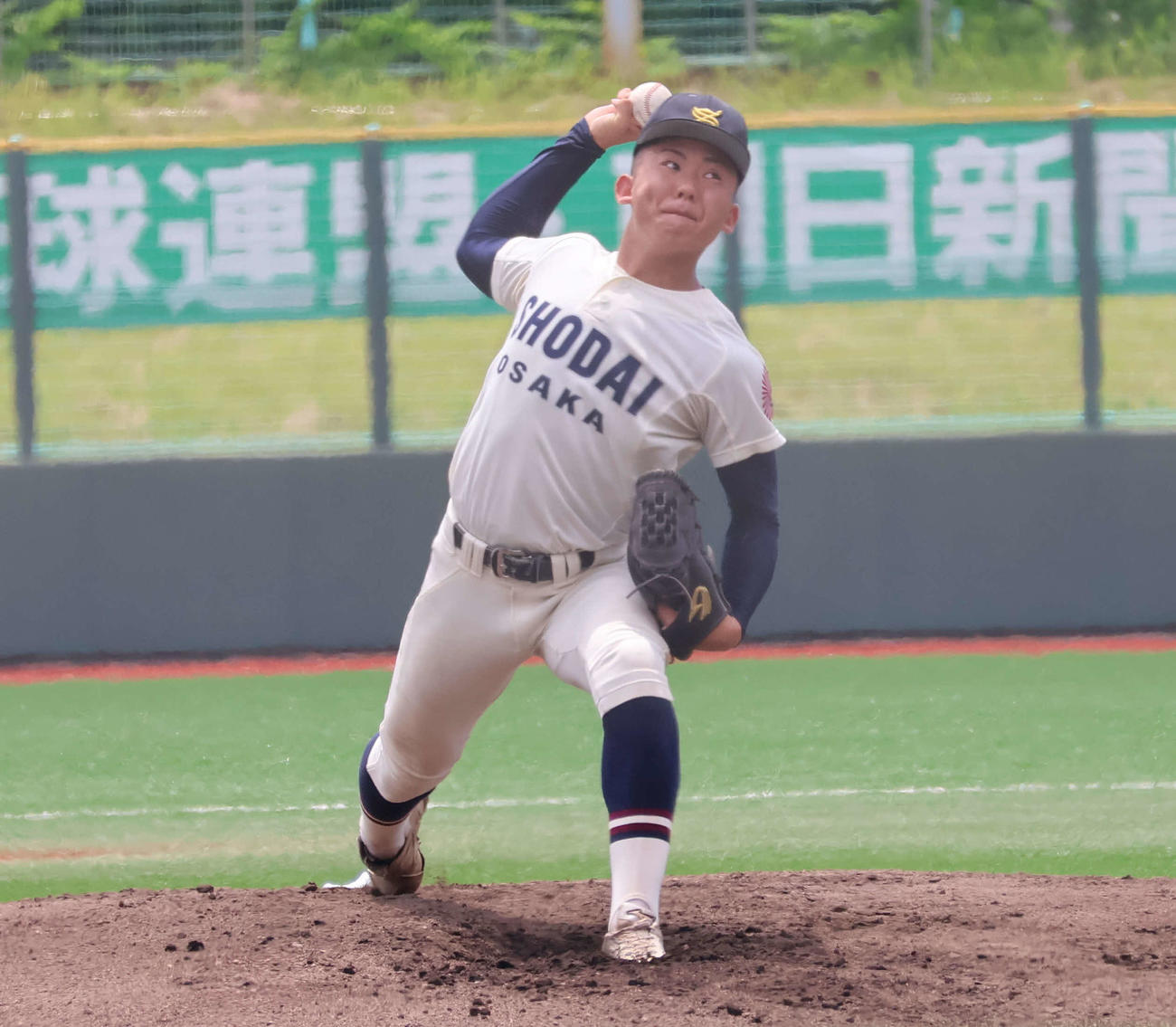 大商大高対堺西　先発で登板した大商大高・山田（撮影・原田竣矢）