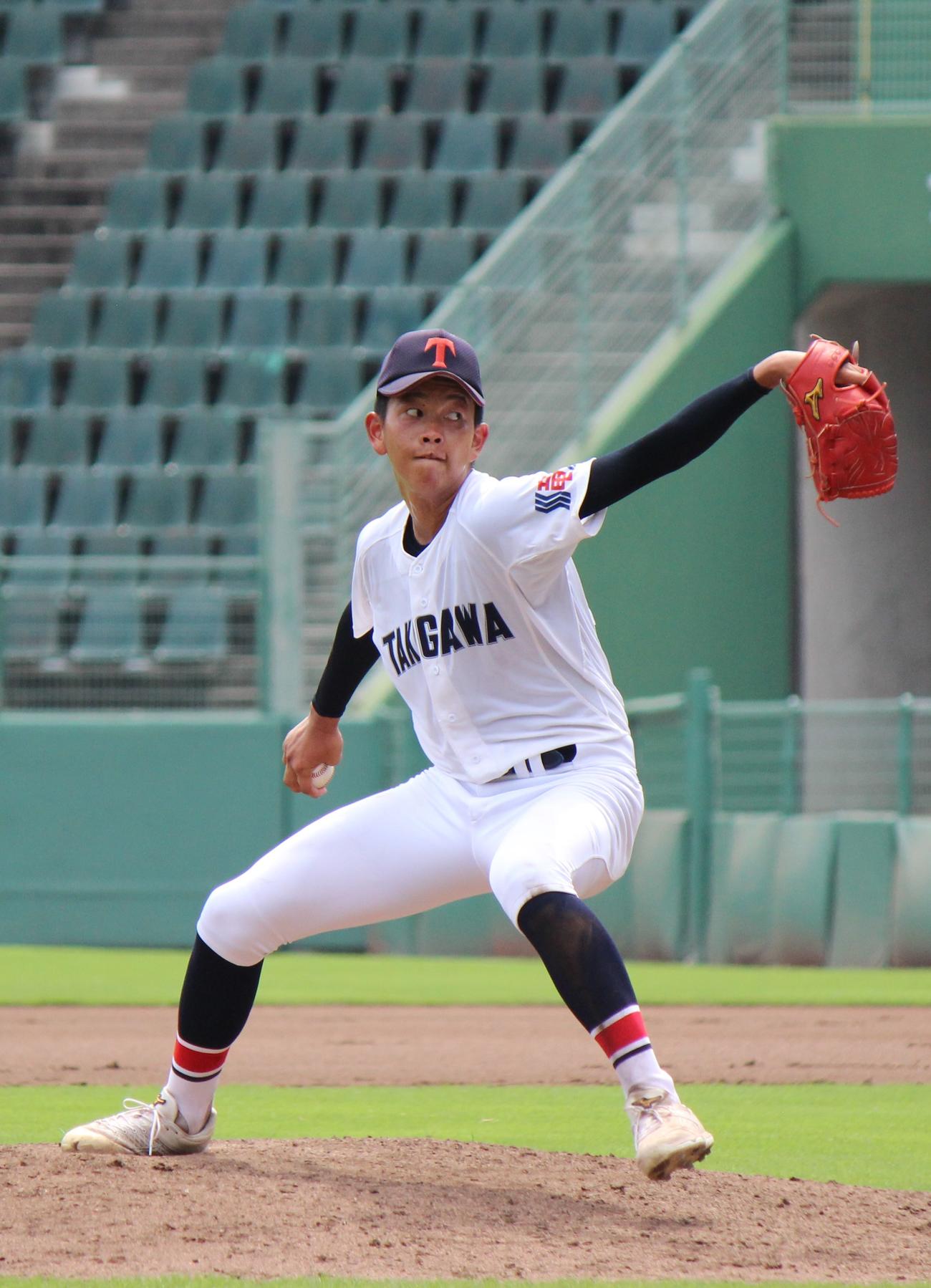 滝川二対神港橘　救援した滝川二・坂井（撮影・柏原誠）