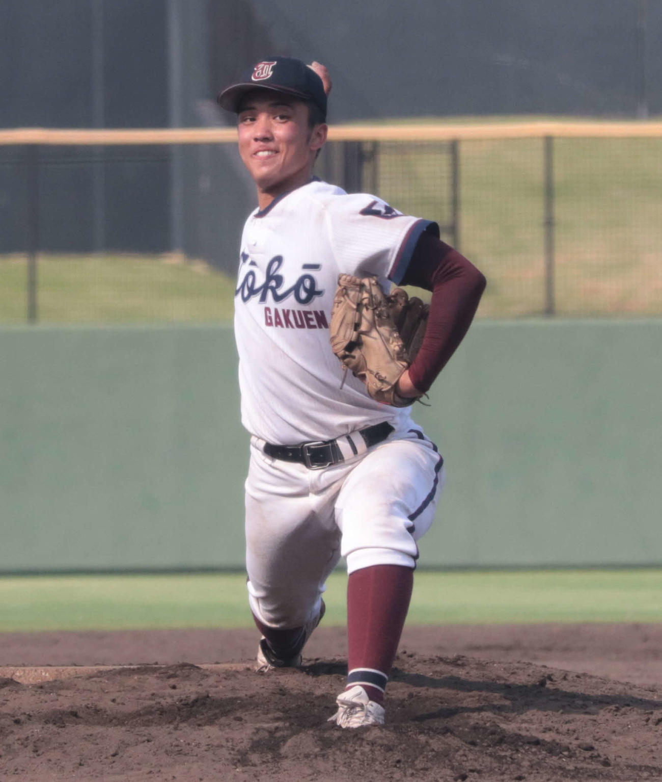 桐光学園対藤沢翔陵で、3番手としてマウンドに上がった桐光学園・中平投手（3年）（撮影・佐瀬百合子）