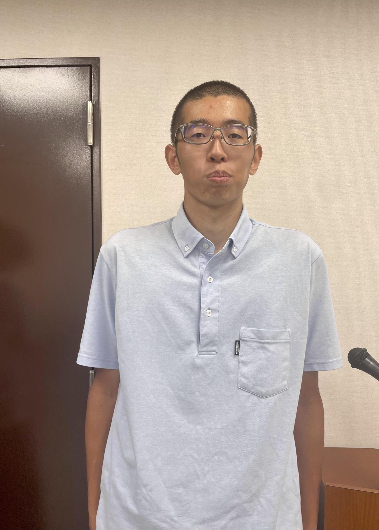 品川翔英対新宿　ビームスの制服を着る品川翔栄・生田（撮影・保坂恭子）