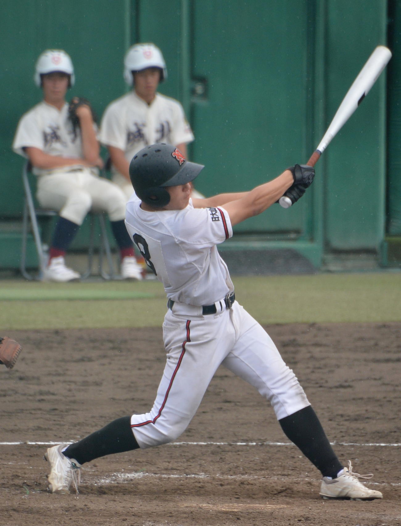 5回裏日大山形2死一、二塁、左越えに3点本塁打を放つ清野（撮影・濱本神威）