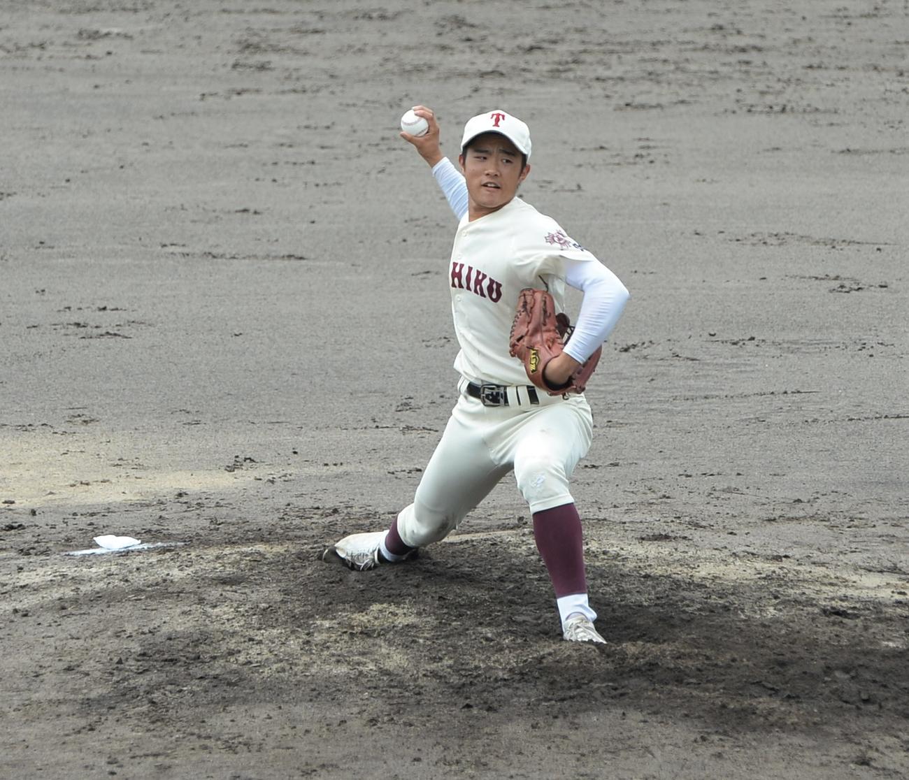 福岡大会　東筑対西日本短大付　先発した東筑・尾形（撮影・佐藤究）