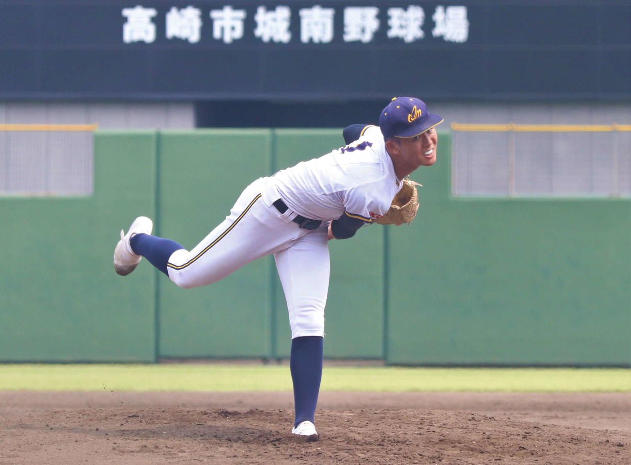 前橋育英対市太田　前橋育英先発の岩﨑鈴音投手（撮影・黒須亮）