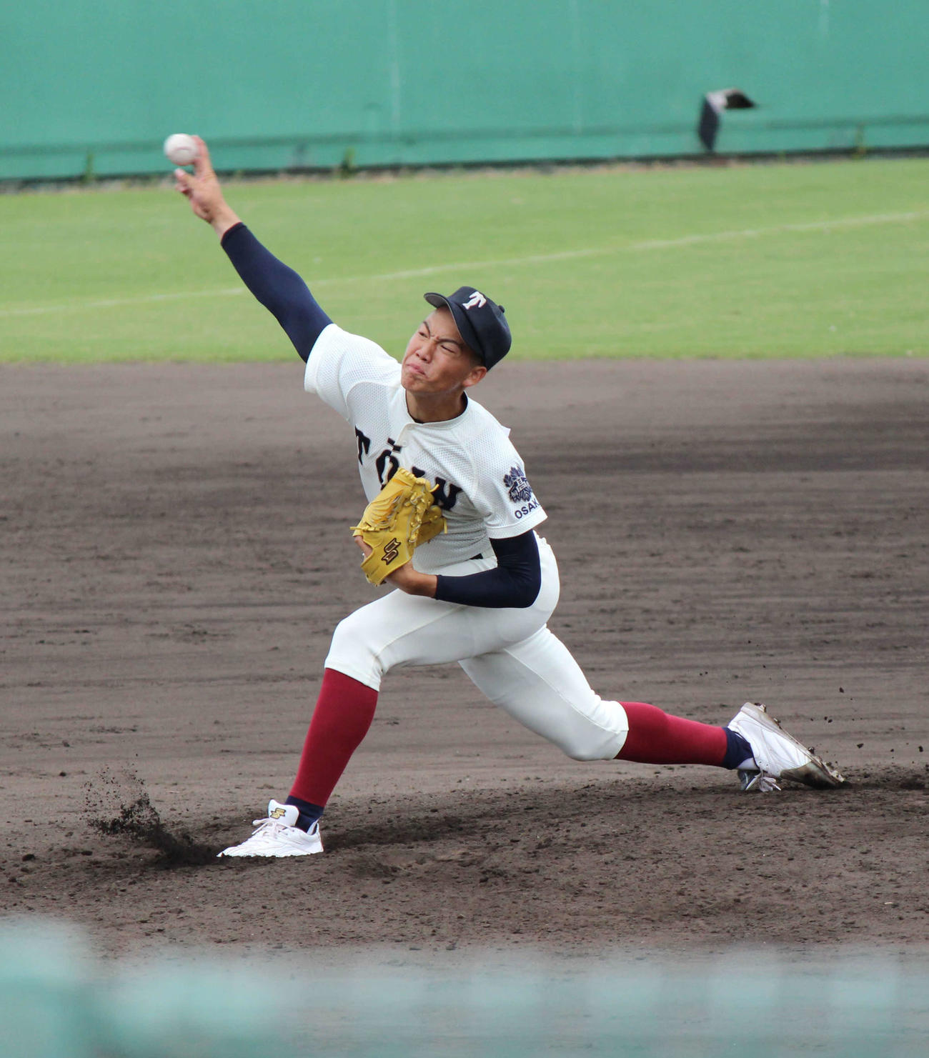 早稲田摂陵対大阪桐蔭　大阪桐蔭2番手で登板する平嶋（撮影・柏原誠）