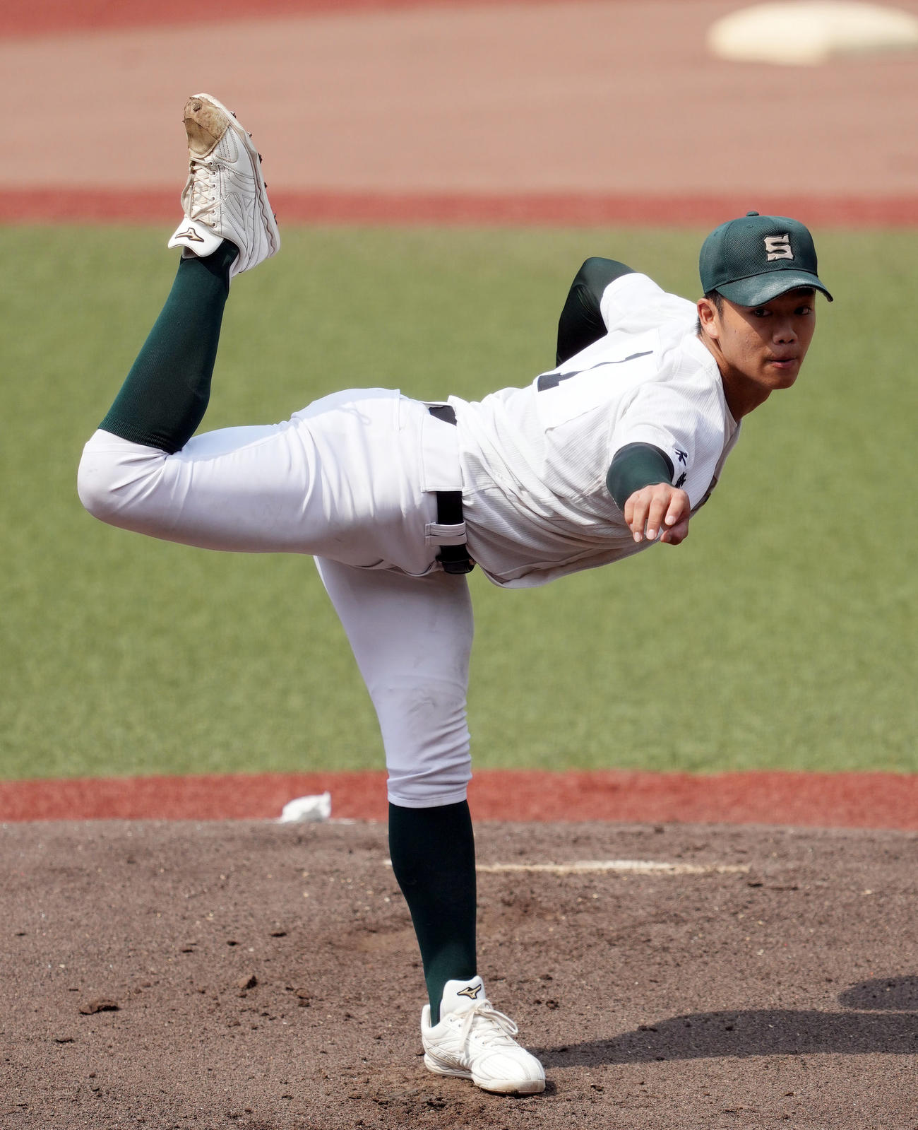 力投する専大松戸先発の平野（撮影・狩俣裕三）