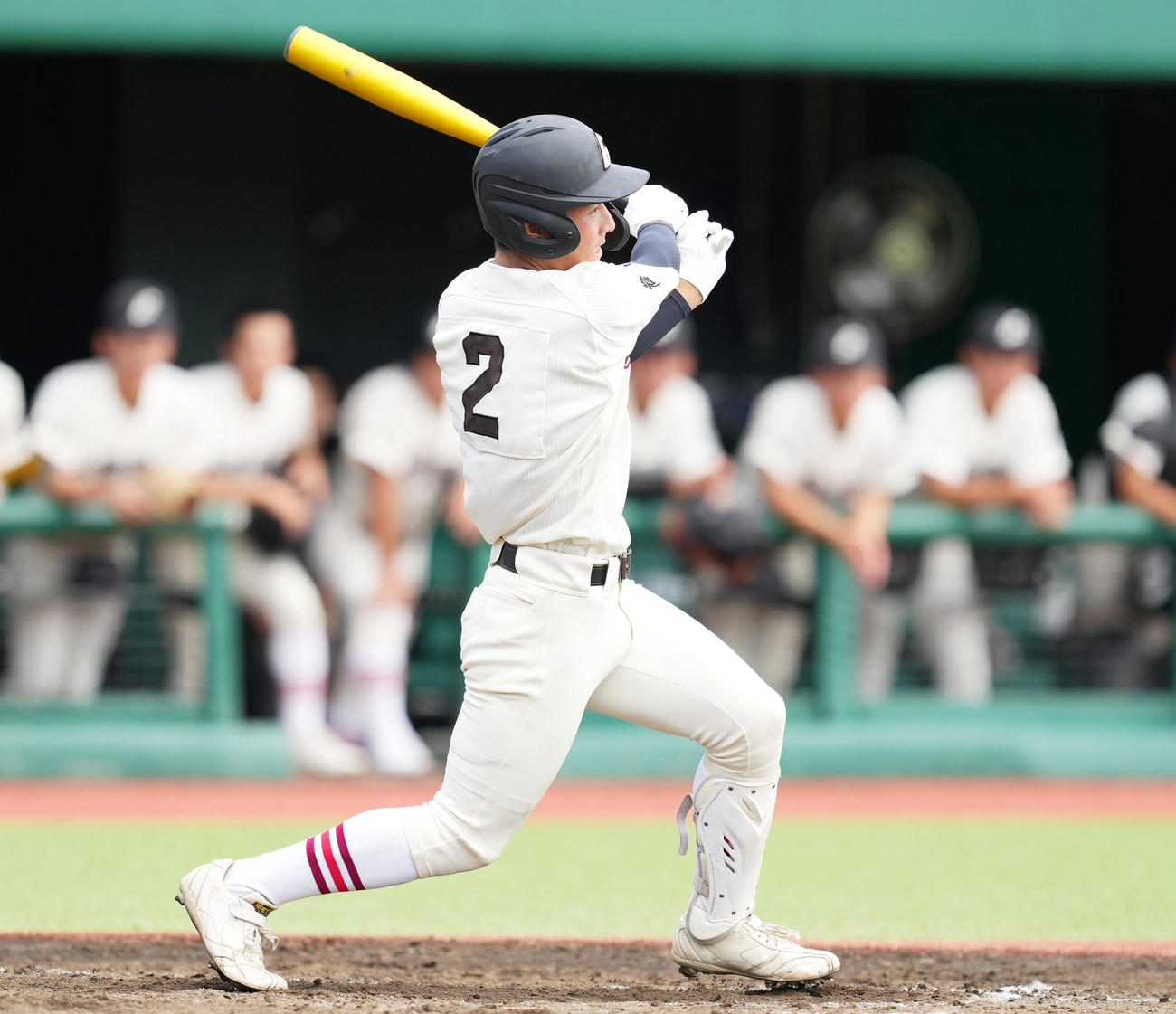 一関学院対大東　4回裏一関学院2死一、三塁、同点の中適時打を放つ小原（撮影・菅敏）