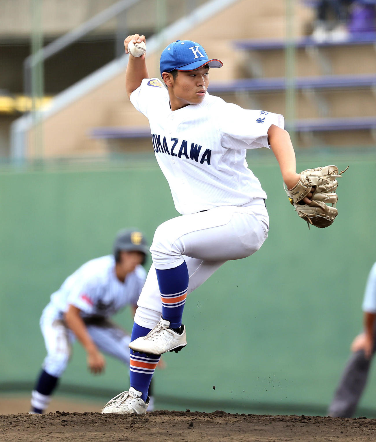 駒大高対東海大菅生　10回4失点で完投勝利を挙げた駒大高・長谷川（撮影・足立雅史）