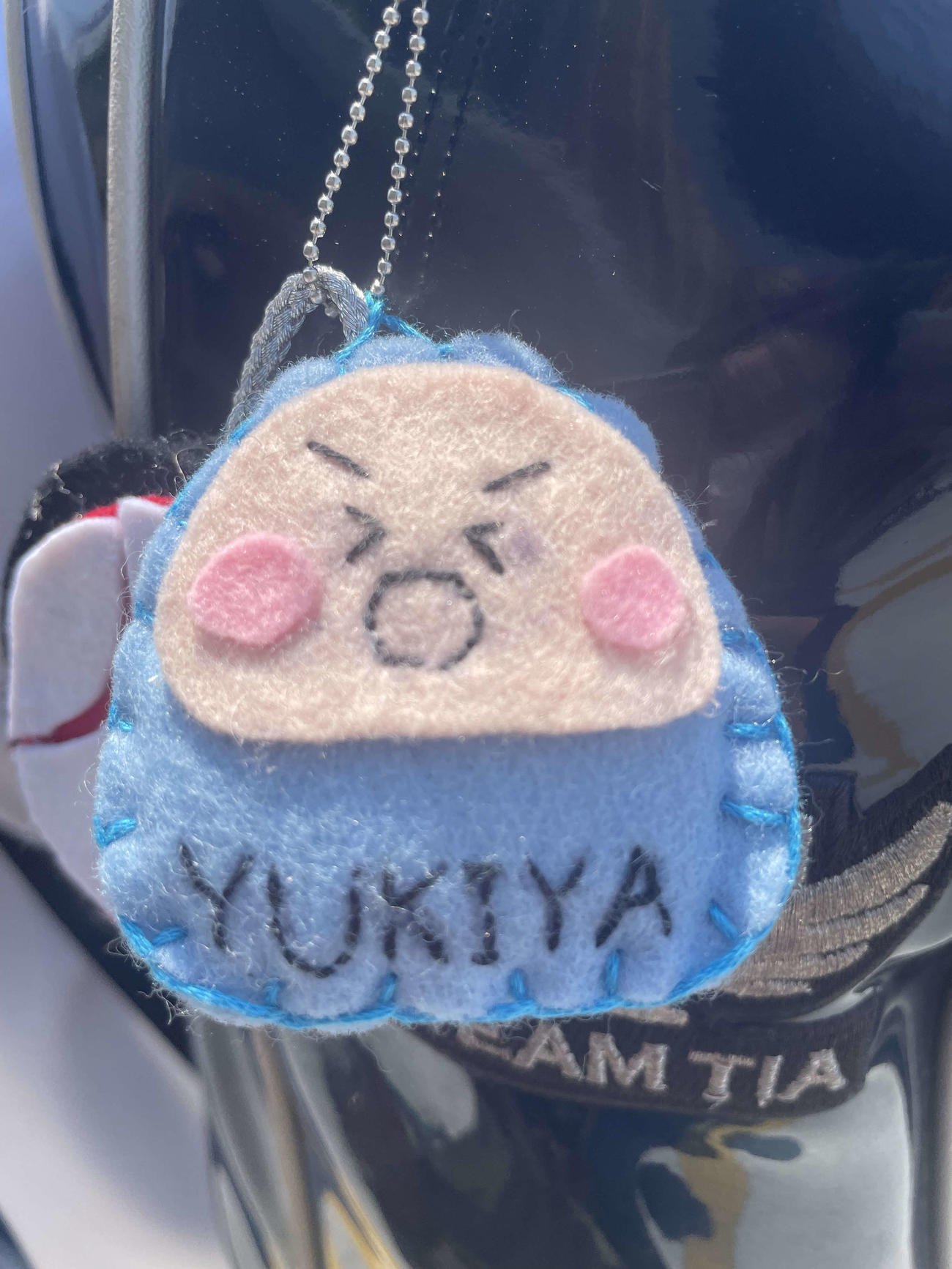 新宿のマネジャー陣が手作りしたお守り（撮影・保坂恭子）