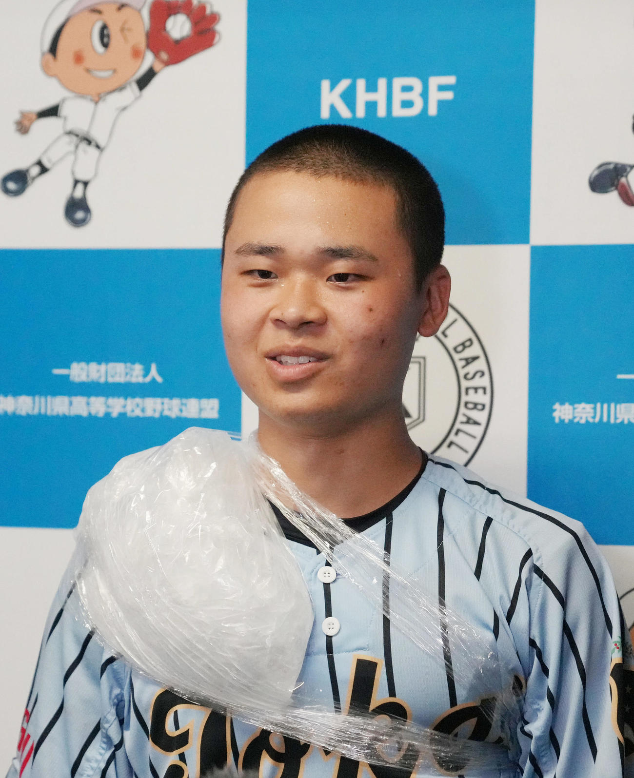 桐光学園対東海大相模　試合後、報道陣の質問に答える東海大相模先発の子安（撮影・狩俣裕三）