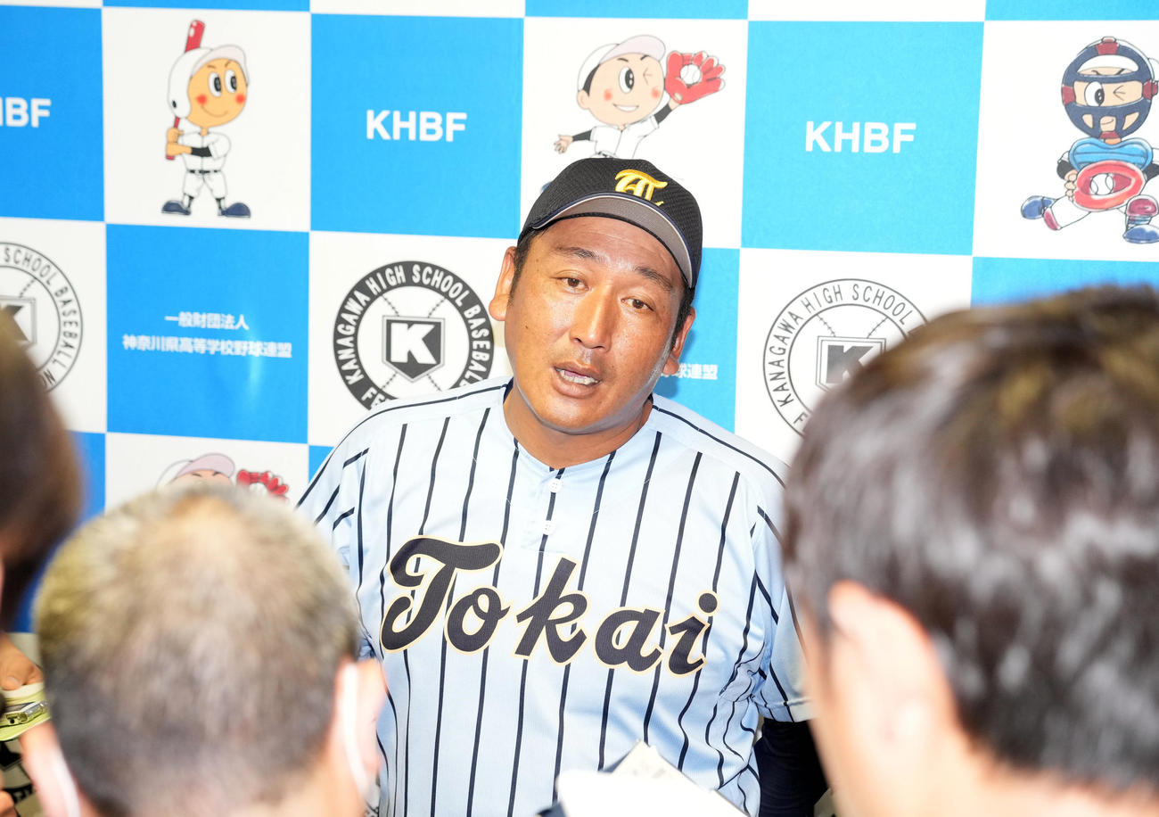 桐光学園対東海大相模　試合後、報道陣の質問に答える東海大相模・原監督（撮影・狩俣裕三）