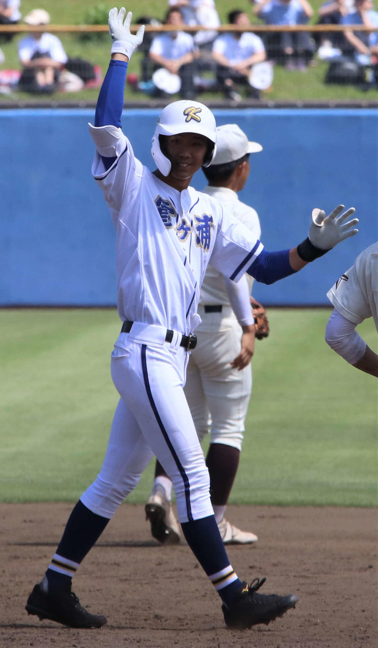 霞ケ浦対水戸一　3回裏2死一、二塁、左中間に先制2点適時二塁打を放った、霞ケ浦・木村（撮影・村山玄）