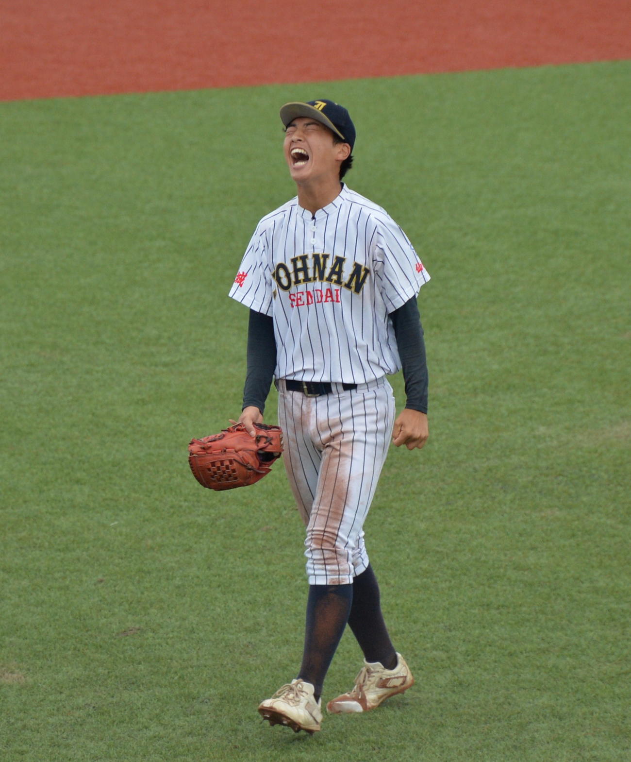 古川学園対仙台城南　最後の打者を見逃し三振に仕留め、雄たけびをあげる仙台城南・安住（撮影・濱本神威）