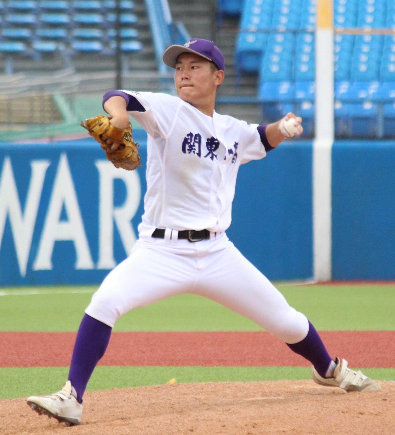 日大豊山対関東第一　先発し力投する関東第一・畠中（撮影・保坂恭子）