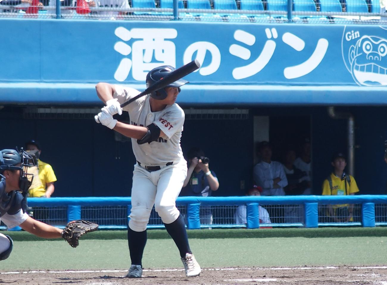 今治西対西条　3回の適時打含む2安打で勝利に貢献した今治西・長田（撮影・永田淳）
