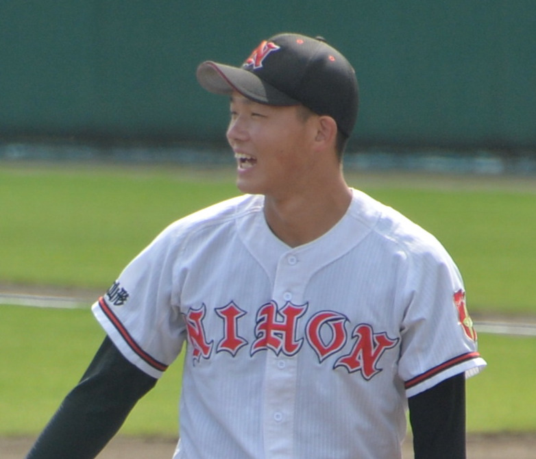 日大山形対羽黒　野手陣の堅守に笑顔を見せる日大山形・菅井（撮影・濱本神威）