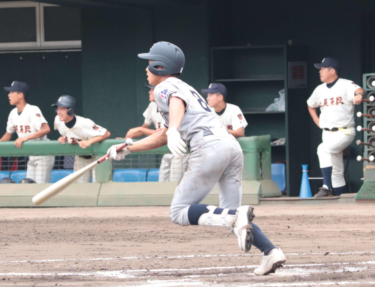 叡明対上尾で、同点の7回2死一、二塁から右適時打を放つ樽井外野手（3年）（撮影・佐瀬百合子）
