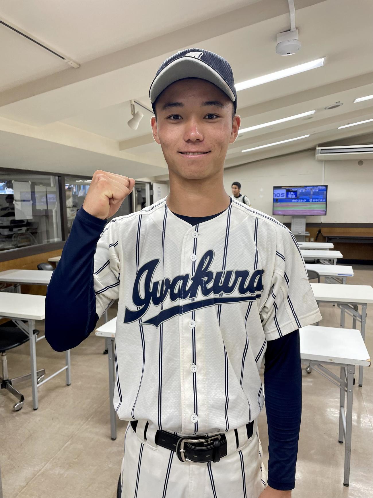 岩倉対帝京　帝京に勝利し喜ぶ岩倉・大野（撮影・保坂恭子）