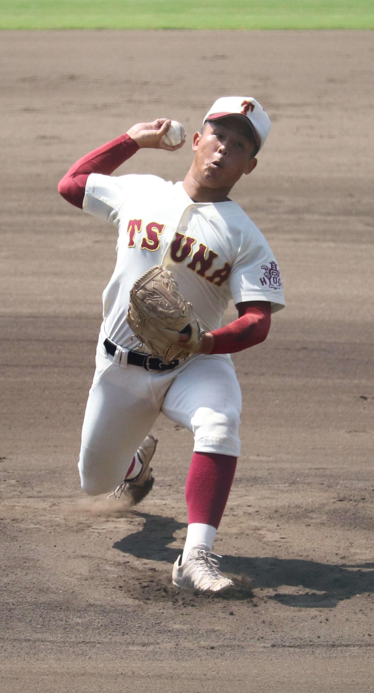 津名対東洋大姫路　完投勝利の津名・佐藤（撮影・松野奈音）
