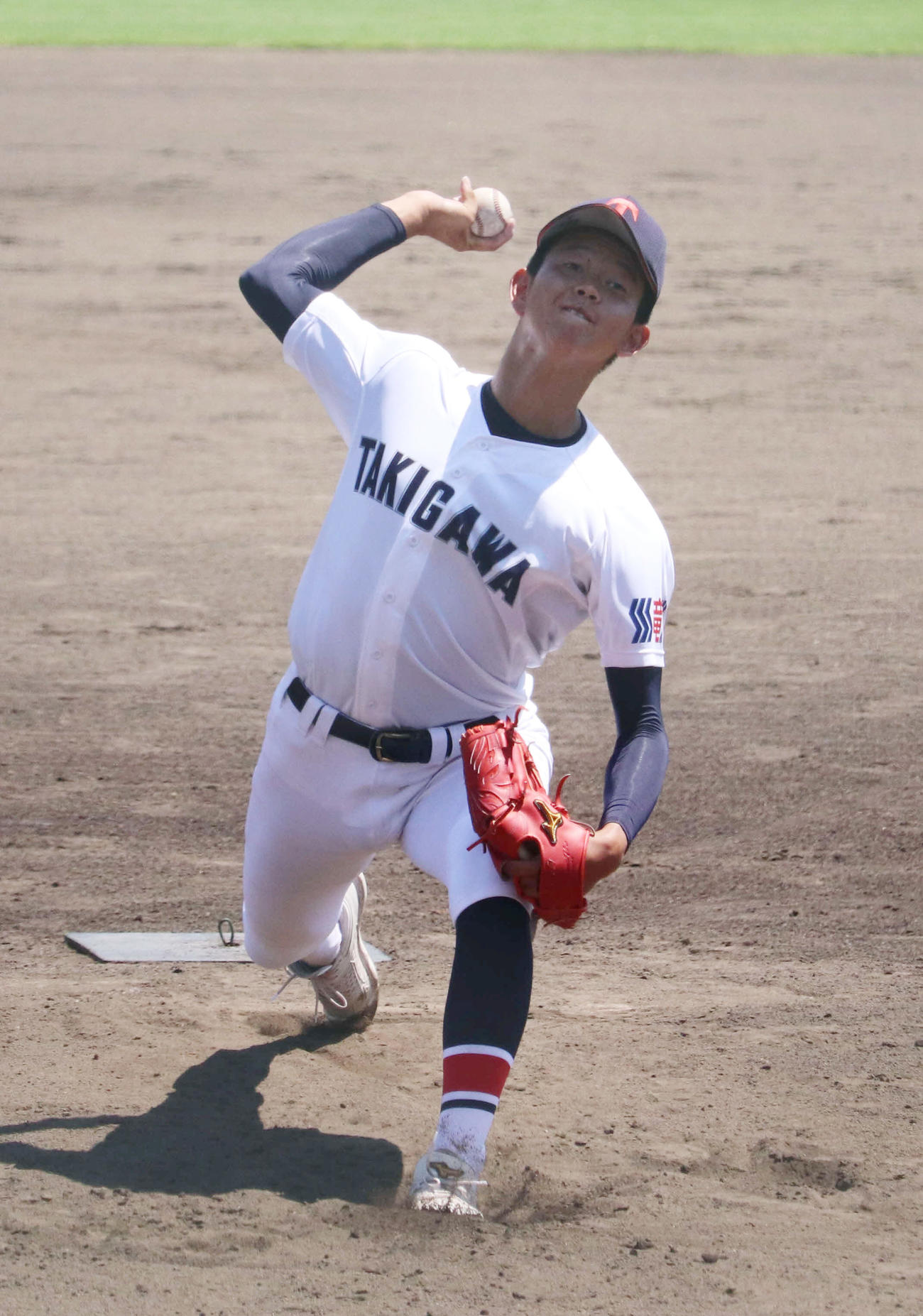 滝川二対神戸弘陵　完投勝利を挙げた滝川二・坂井（撮影・松野奈音）