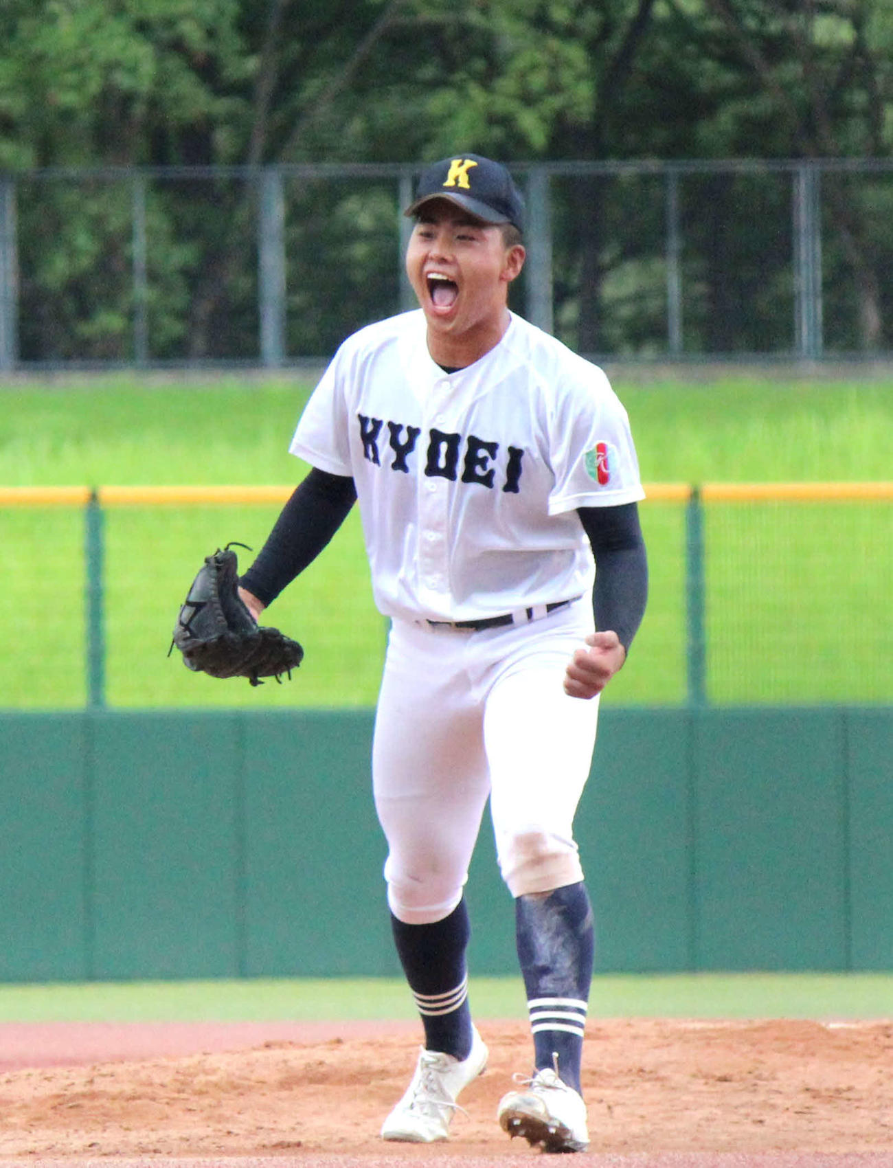 享栄対愛知産大工　4回のピンチを切り抜け叫ぶ享栄・東松（撮影・柏原誠）