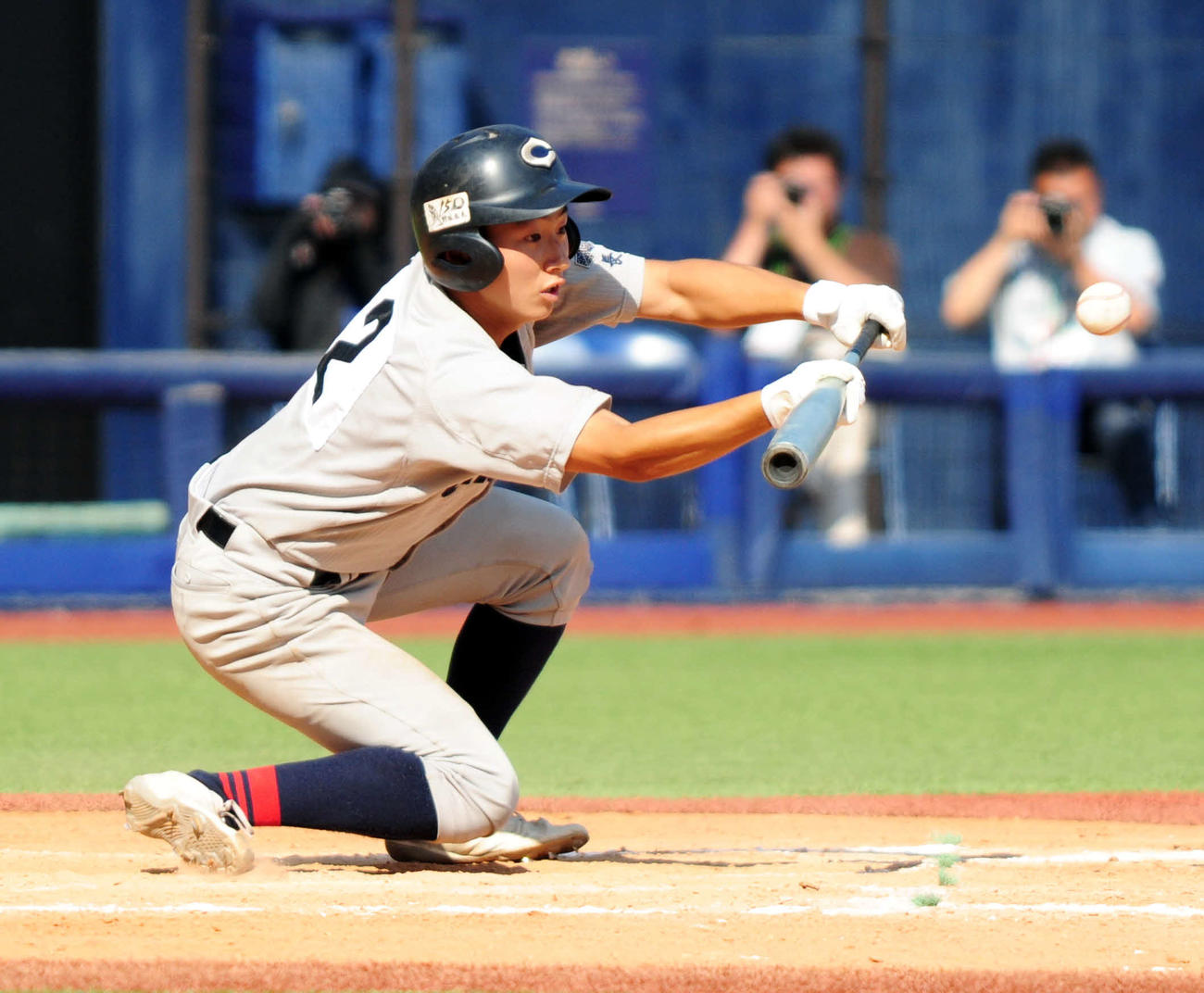 高田北城対中越　8回裏1死満塁で、同点のスクイズを決めた中越・井野元